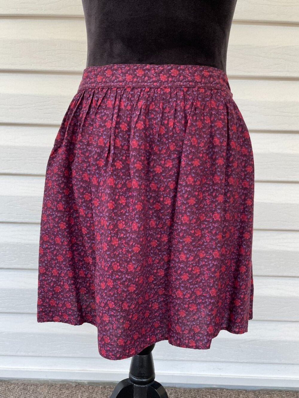 AMERICAN EAGLE Pleated Skirt Maroon Medium
